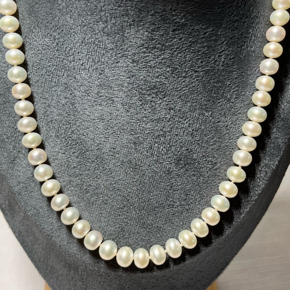 White Classic Pearl Necklace. Timeless Elegance. Sterling lobster clasp - Picture 3 of 6